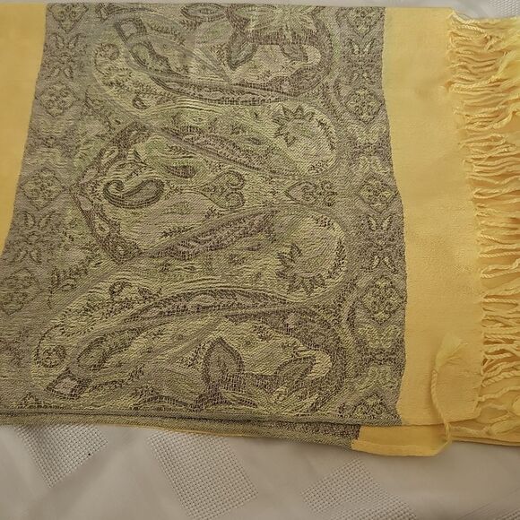 HOST PICK🥳 Elegant Yellow and Gray Scarf - Picture 8 of 16